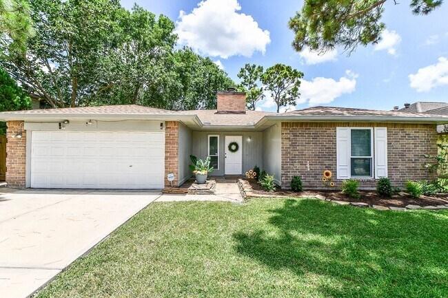 Building Photo - 16823 Cobble Ridge Dr