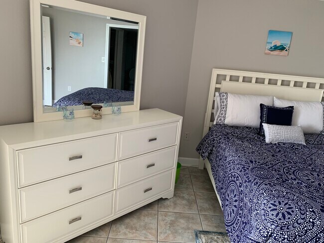 Bedroom - 690 Island Way