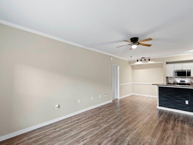 Building Photo - 5095 Fairways Cir