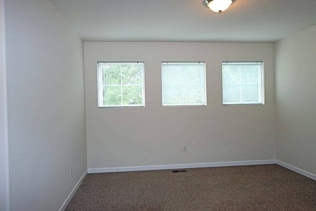 Building Photo - 5595 Eagle River Dr