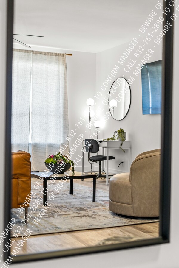 Building Photo - 12811 Pandora Dr