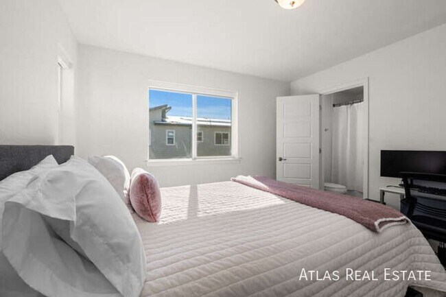 Building Photo - 7856 W 43rd Pl