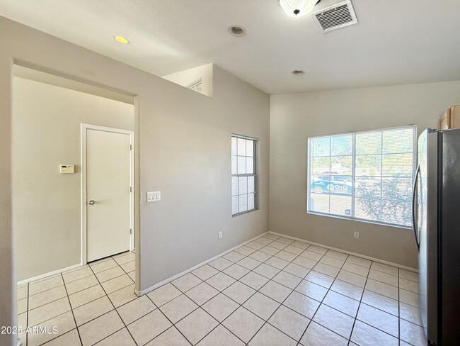 Building Photo - 10527 W Windsor Blvd