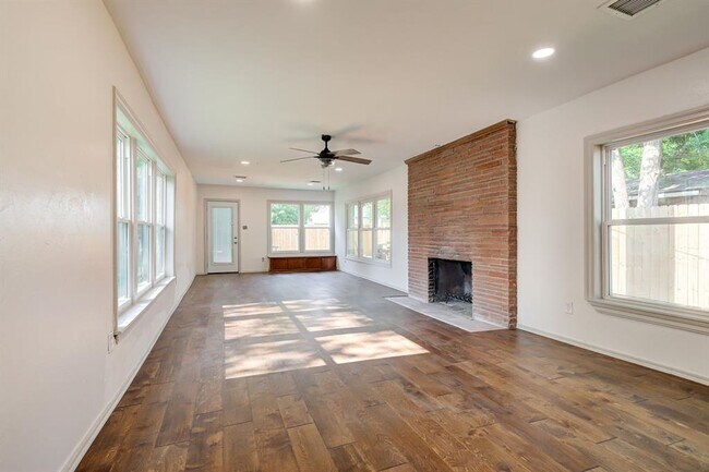 Building Photo - 2324 NW 28th St