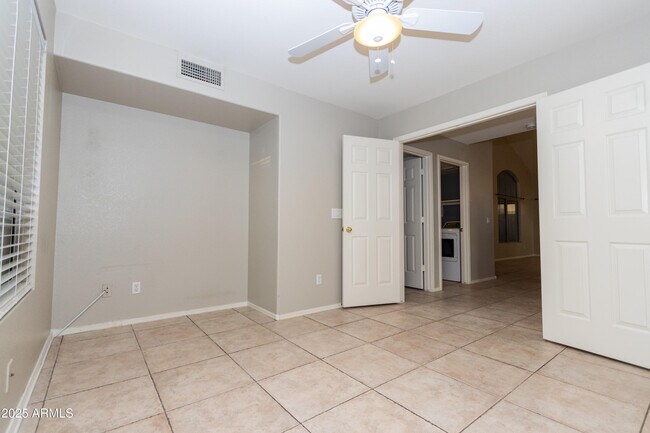Building Photo - 2388 S Sycamore Pl