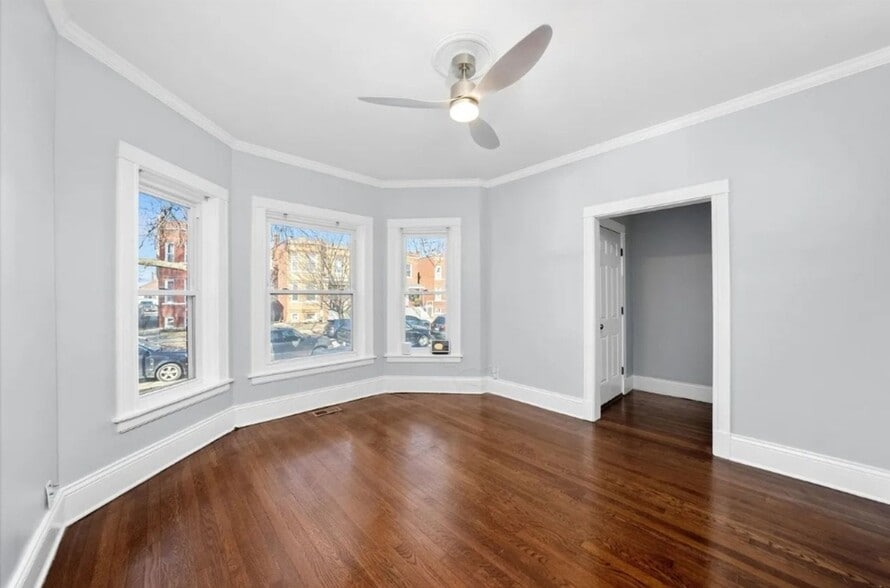Building Photo - 2411 S 56th Ct