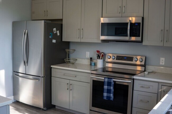 Building Photo - Modern Charm in the Country - Available Un...