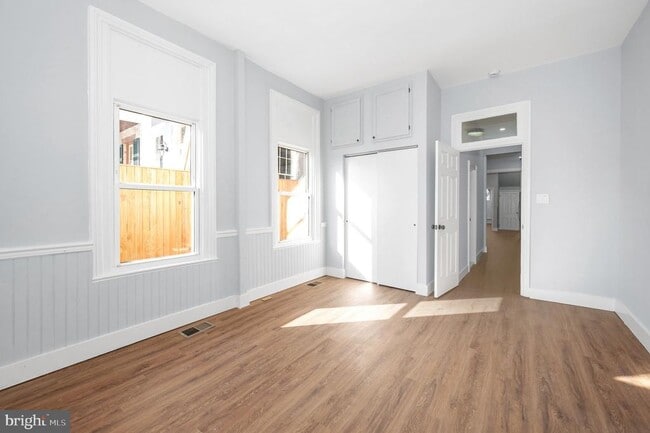 Building Photo - 230 S Market St