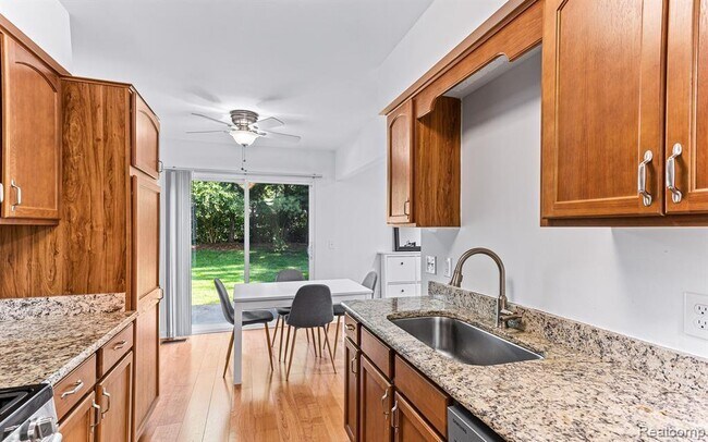 Building Photo - 47086 Auburn Ct