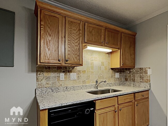 Building Photo - 3730 Glenwood Dr