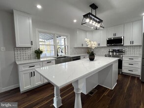 Building Photo - 9753 Moor Green Dr