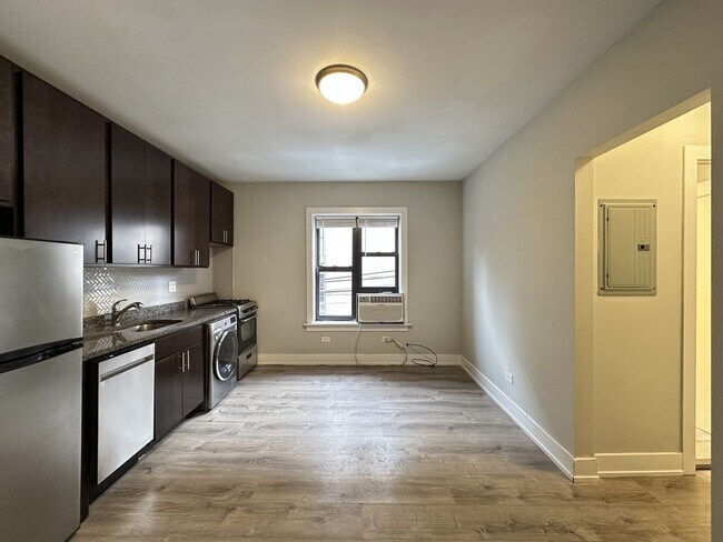 Building Photo - 434.5 W Belden Ave