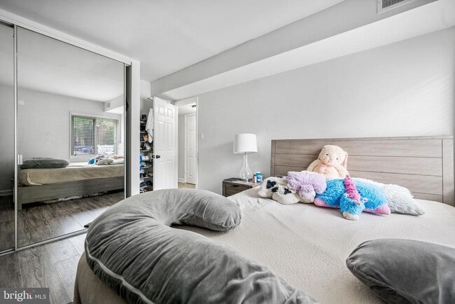 Building Photo - 1423 Northgate Square