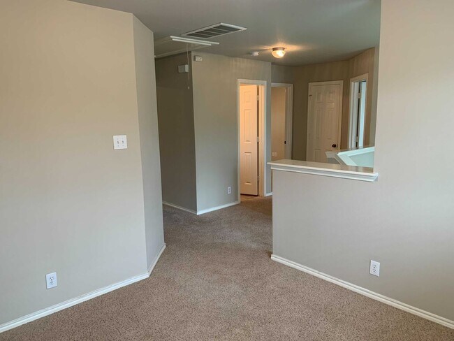 Building Photo - *MOVE IN SPECIAL* Charming 3BD/2.5BA With Deck — Loop 1604 & Potranco!