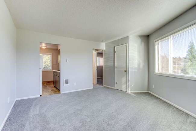 Building Photo - 2bed/1bath Available NOW! SPRING SPECIAL 1...