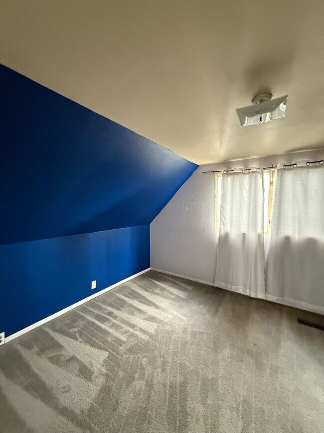 Building Photo - 433 Oleander Way