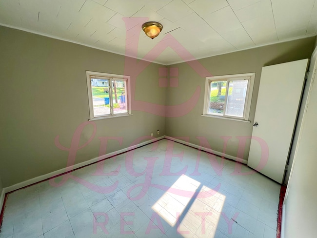 Building Photo - Spacious 3-Bedroom Home for Rent in Riverv...