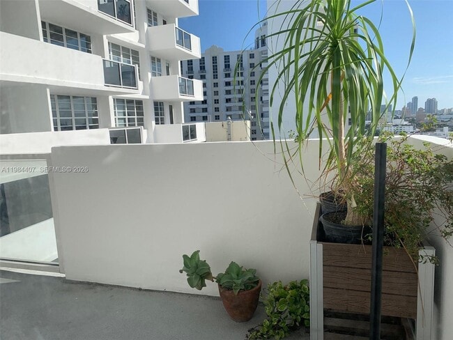 Building Photo - 100 Lincoln Rd