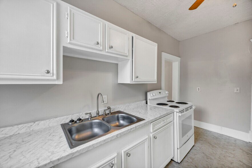 Building Photo - 3125 Heyward St