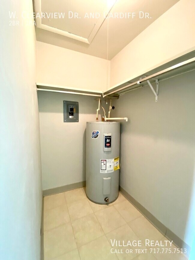 Building Photo - 51 W Clearview Dr