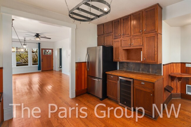 Building Photo - Adorable 3br, 2ba West Seattle Remodel * B...