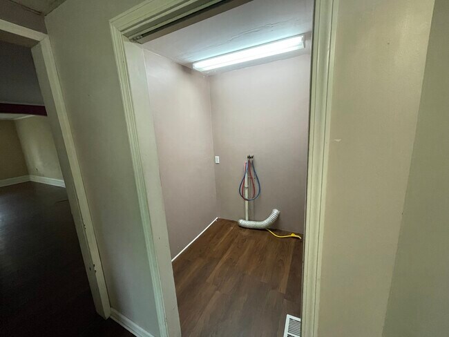 Building Photo - 130 N 7th St