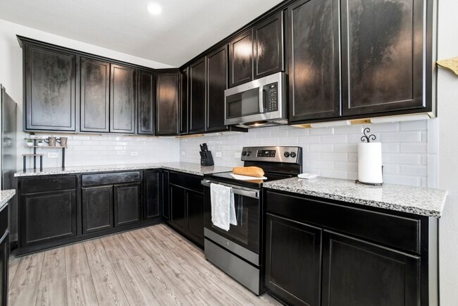 Building Photo - 1318 Kingsgate Dr