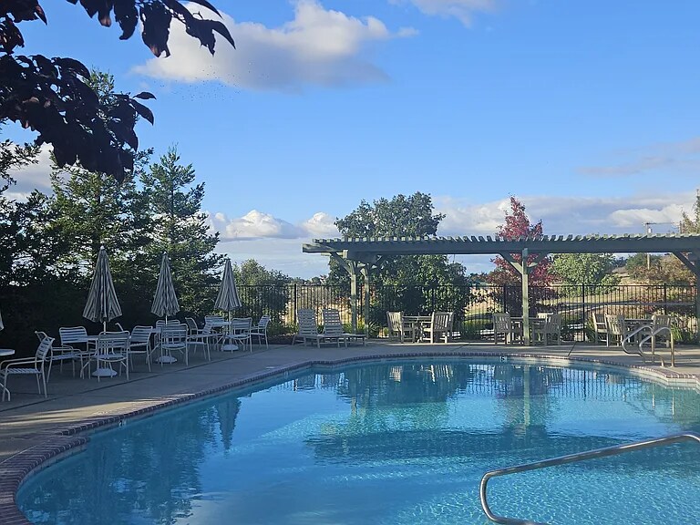 Building Photo - 3004 Fox Hill Dr