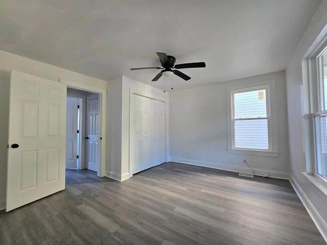 Building Photo - 5811 Bramble Ave