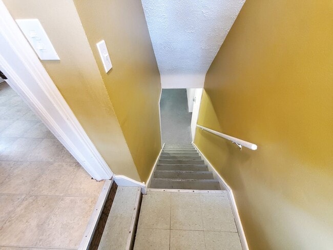 Building Photo - 4 Bed - 1 Bath Bungalow for Rent