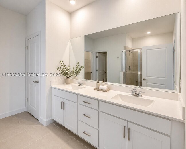 Building Photo - 10699 Wilgrove 10699