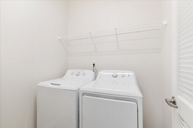 Building Photo - Plan 224 - The Rubicon - 3 Bedroom, 2.5 Bath with Loft and 2 Car Garage.