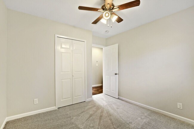 Building Photo - 5716 Wellington Dr