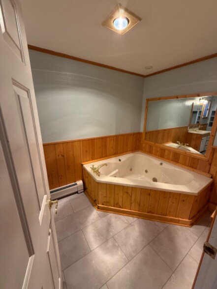 Building Photo - 245 Cyteworth Rd