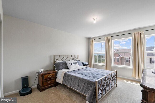 Building Photo - 3070 Goshen Dr