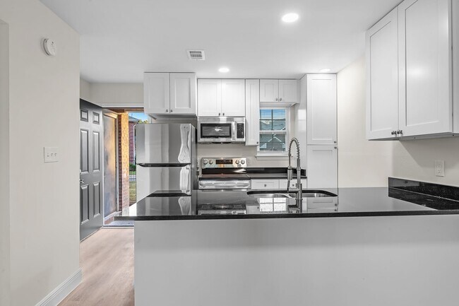 Building Photo - Crown Molding & Granite Kitchens********* Renovated 2 Bedroom 1.5 Bath********* Beautiful Townhom...