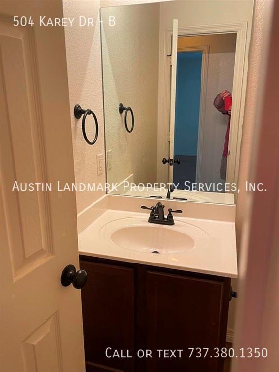 Building Photo - 504 Karey Dr