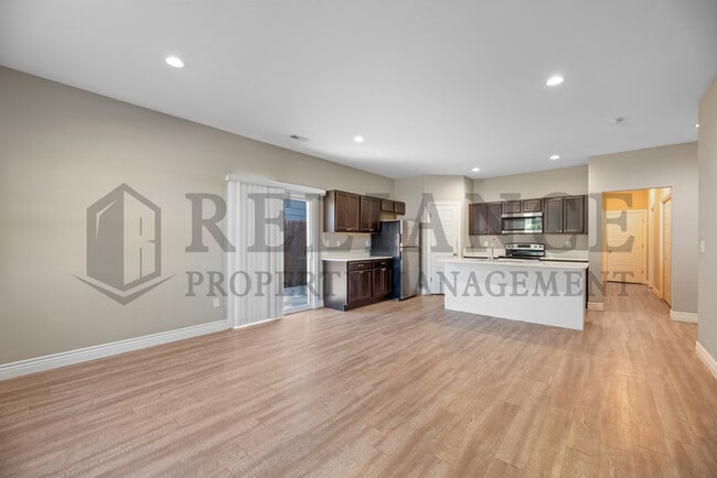 Building Photo - 5513 S Victoria St