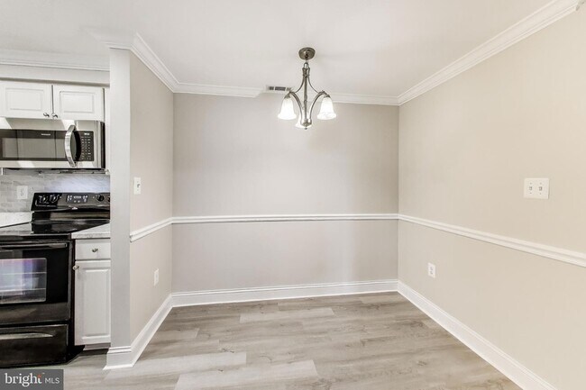 Building Photo - 13041 Shadyside Ln