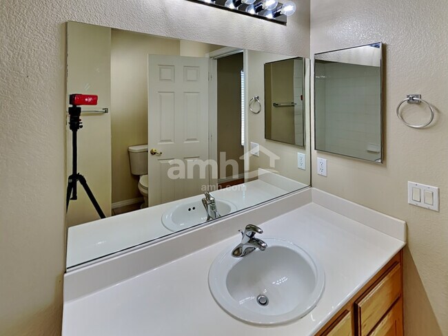 Building Photo - 7300 Vinca Rd