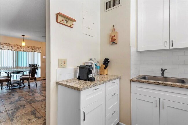 Building Photo - 3225 NE 16th St