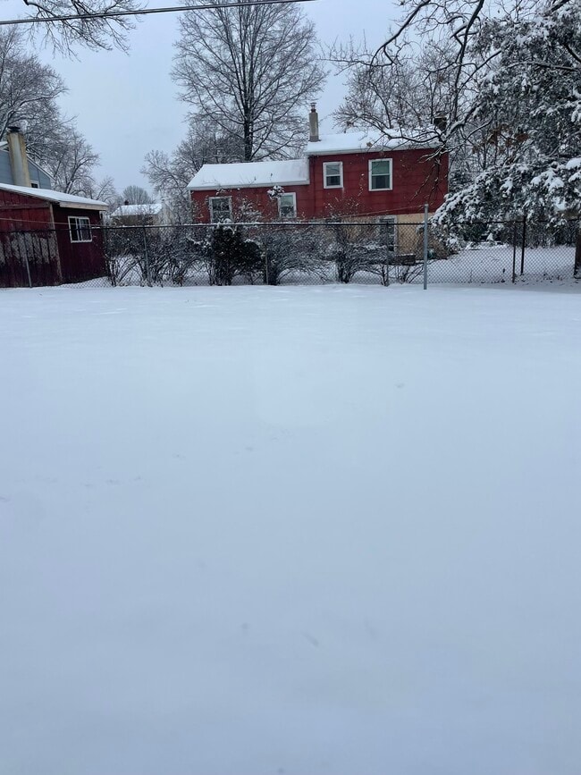 Building Photo - 117 Briarwood Dr