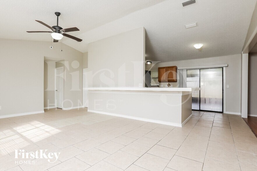Building Photo - 1689 Cedro Ave