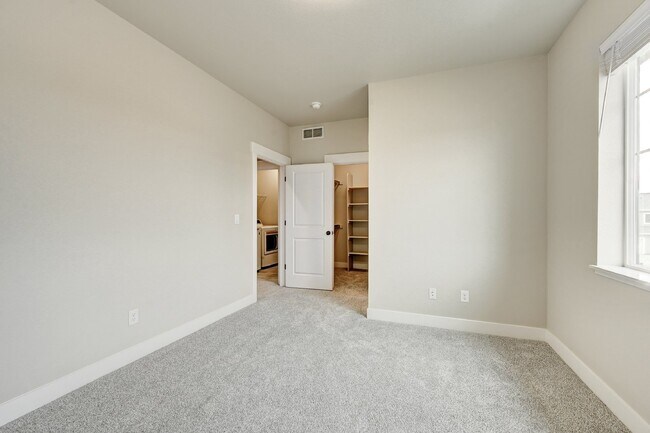 Building Photo - $2,350.00 - 2 Beds, 2.5 Baths, Townhouse i...