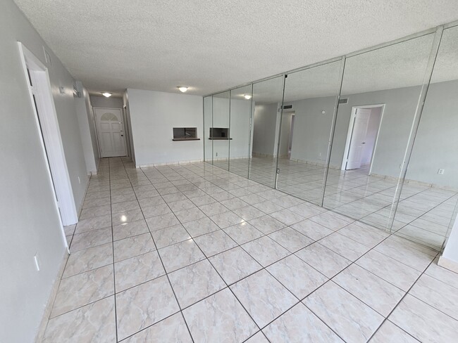 Building Photo - 120 ROYAL PALM Rd