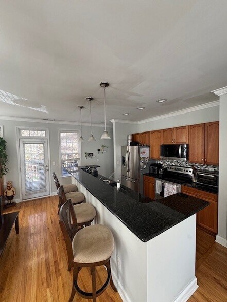 kitchen bar area - 9503 Westchire Ct