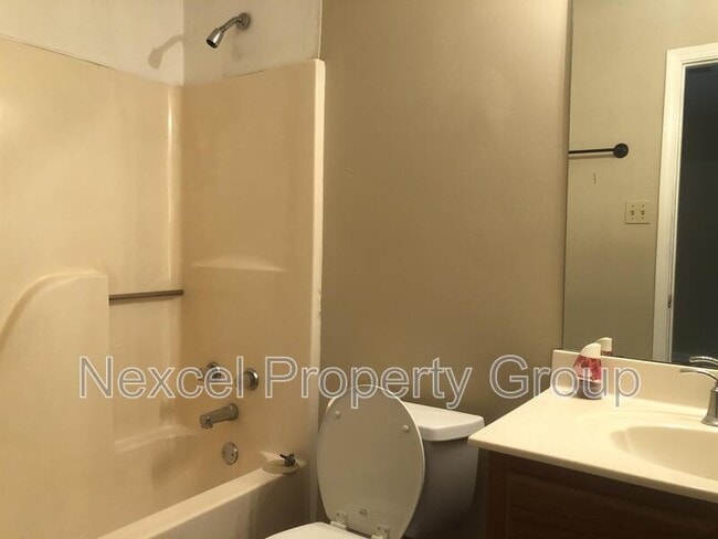 Building Photo - 6813 Maury Dr