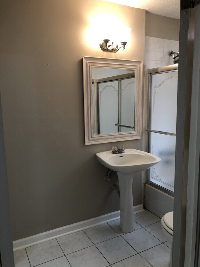 Building Photo - 1100 piedmont ave unit 3