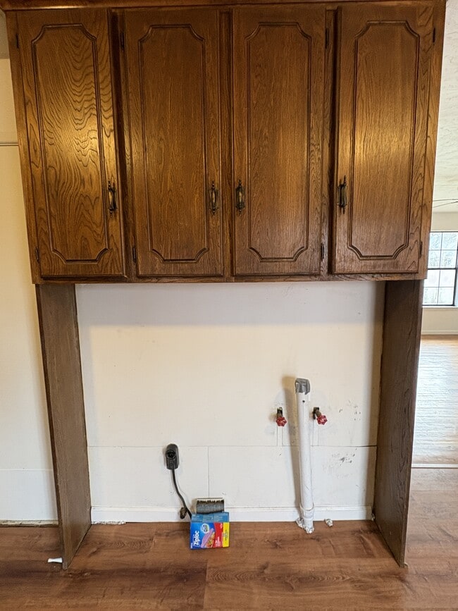 Building Photo - 403 S Hillcrest St