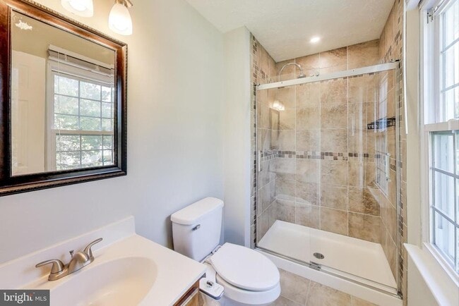 Building Photo - 8813 Francesca Dr
